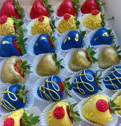 snow white inspired chocolate dipped strawberries